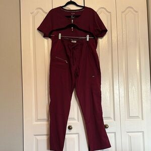 Koi Lite Women's Wine Scrub Set